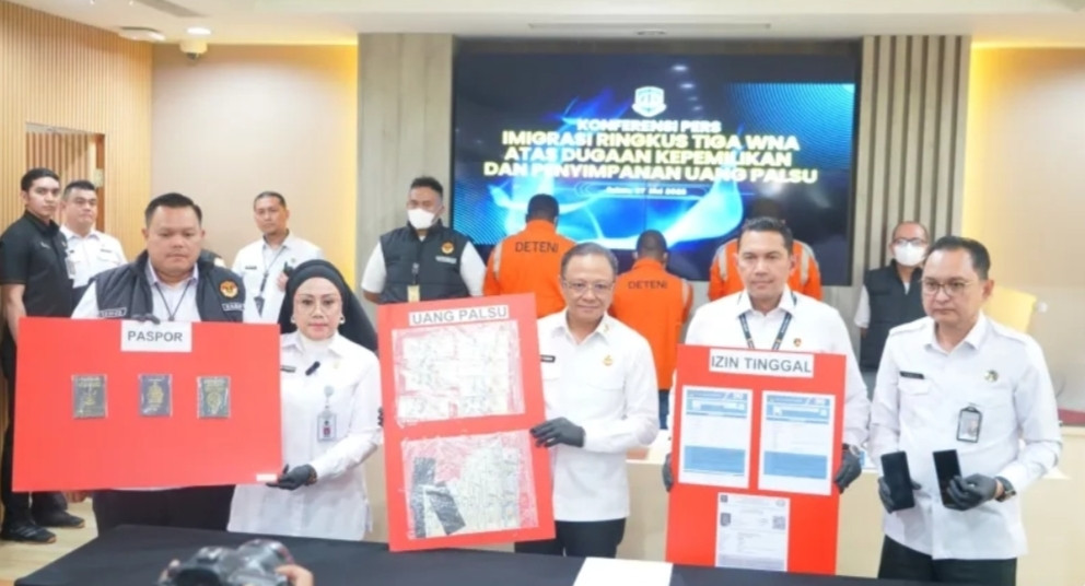 Diduga Memiliki dan Menyimpan Uang Palsu, Imigrasi Ringkus Tiga WNA